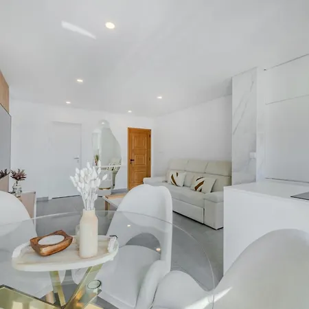 Alexandra Paradise アパート *